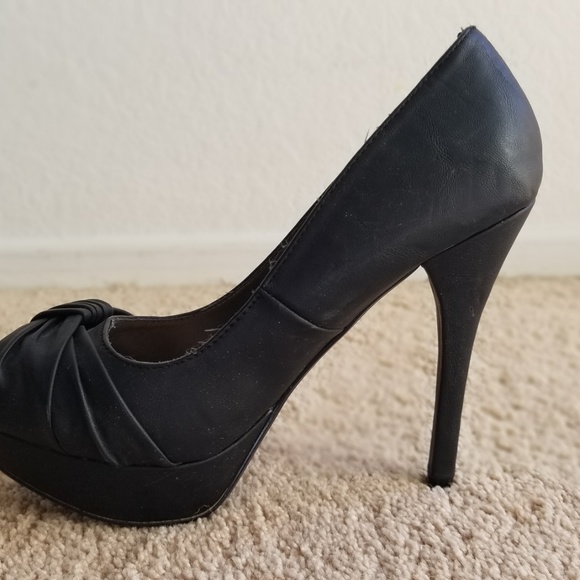 Qupid Black Closed-Toed Heels size 8.5 - Picture 3 of 6